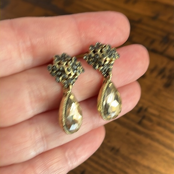 VINTAGE GOLD Crystal Flower Earrings!! - Picture 3 of 6